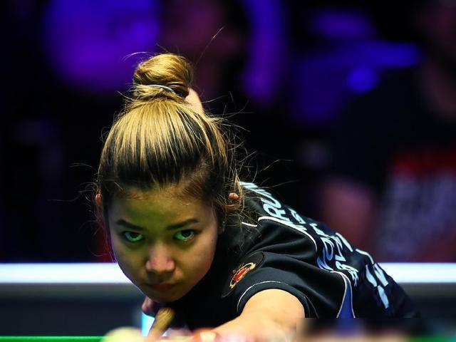 乌克兰举重女将力压对手蝉联冠军